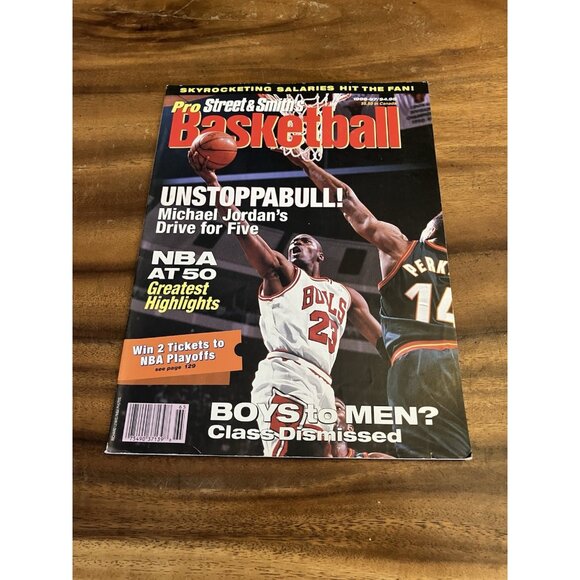 Other - 1996-97 Street & Smith's Pro Basketball Magazine Michael Jordan Chicago Bulls